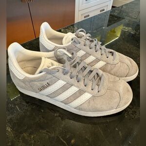 ADIDAS GAZELLES. light grey, SIZE 5.
